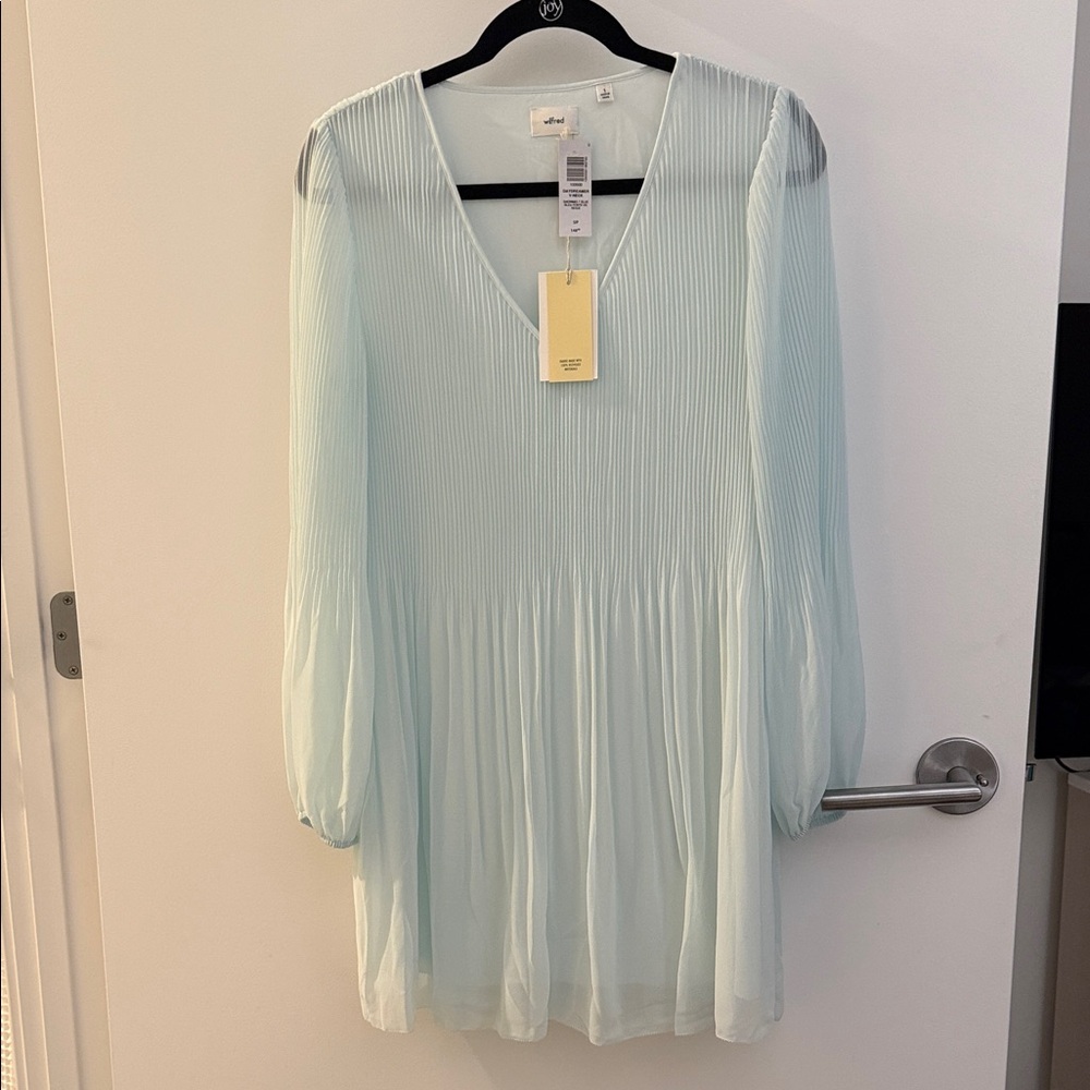 NWT Aritzia Wilfred Daydreamer V-neck Pleated Chiffon Mini Dress